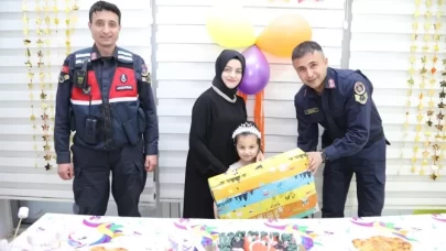 Samsun'da şehit kızına doğum günü sürprizi yapıldı