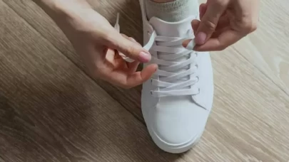 Beyaz Ayakkabılarınızı İlk Günkü Gibi Parlak Tutmanın Yolları!