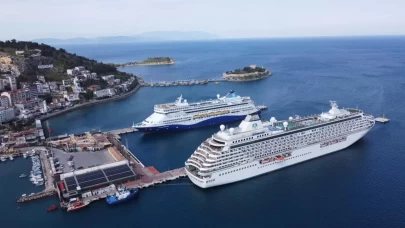 Kuşadası'na 3 kruvaziyerle 1657 turist geldi