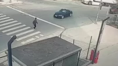 Pendik'te dehşet anları! Sürücü otomobili yayanın üzerine sürdü