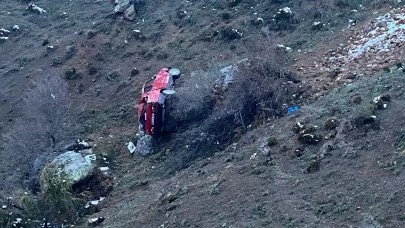 Gümüşhane'de araç uçuruma devrildi: 3 yaralı