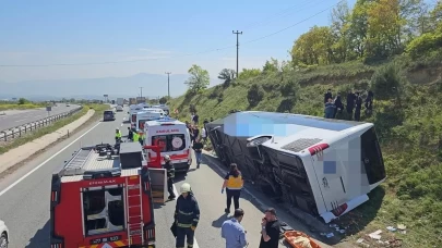 Yalova-Bursa karayolunda kaza! Yolcu otobüsü şarampole devrildi