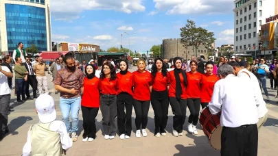 Turizm Haftası kapsamında Diyarbakır'da kortej