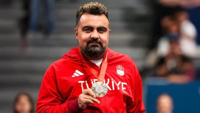 Nesim Turan Aktif raketine veda etti