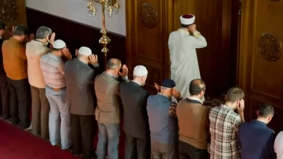 Seferi Olan Kişi Cemaate Namaz Kıldırabilir mi?