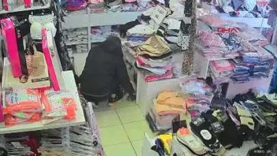 Yalova'da da deprem anı kamerada! Esnaf korkuyla dışarı kaçtı