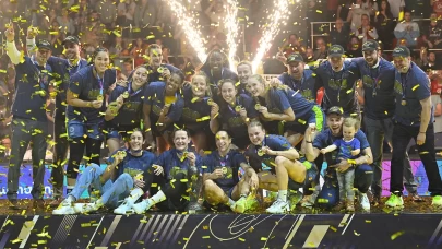 Avrupa şampiyonu ZVVZ USK Prag kupasını aldı