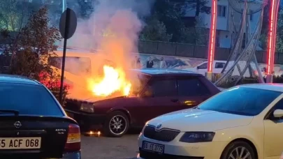 Hakkari'de park halindeki otomobil yandı