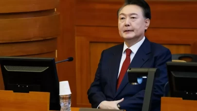 Güney Kore'de azledilen Devlet Başkanı Yoon, halktan özür diledi