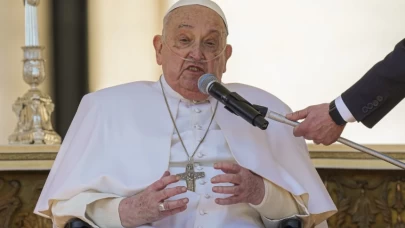 Papa, iyileştikten sonra ilk kez Aziz Petrus Meydanı'nda