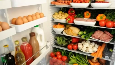 Sebze ve Meyvelerin 2 Hafta Dayanmasını Sağlayan Yöntem Buymuş! Suda Bekletmeye ya da Peçeteye Sarmaya Son