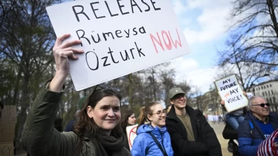 Trump ve Elon Musk, Berlin'deki büyük protestoda hedef alındı