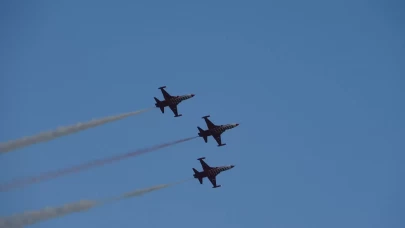 Türk Yıldızları, Mersin semalarında gösteri uçuşu yaptı