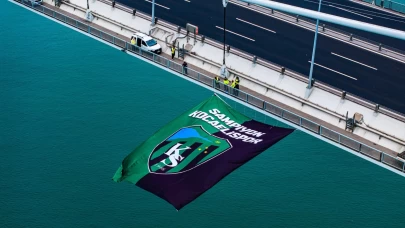 Kocaelispor'un bayrağı Körfez'de dalgalanıyor