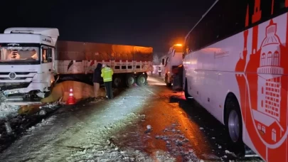 Samsun-Ankara yolunda otobüs ile tır çarpıştı