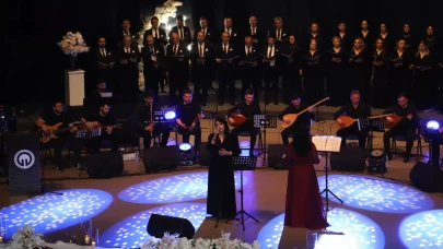 Sağlıkçılar korosu "Şifadır Türküler" konserinde halk müziği seslendirdi