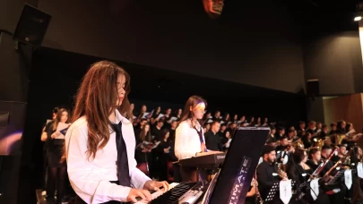 Edirne'de liselilerin "senfonik rock" konseri beğeni topladı