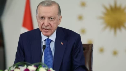 Cumhurbaşkanı Erdoğan, İstanbul AFAD'daki kriz merkezinde depreme ilişkin brifing aldı