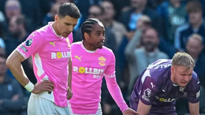 Premier Lig'de Southampton, tarihe geçerek küme düştü!