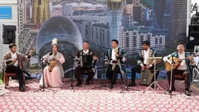 Türkmenistan'da dombra rüzgarı esti