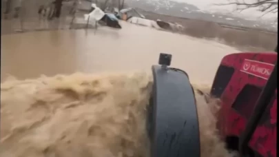 Karlıova'da sağanak; Peri Suyu Çayı taştı, araziler su altında kaldı