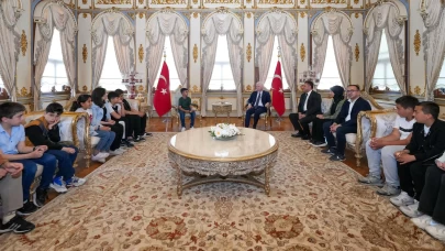 İstanbul Valisi Gül, 5 ilden gelen öğrencileri misafir etti