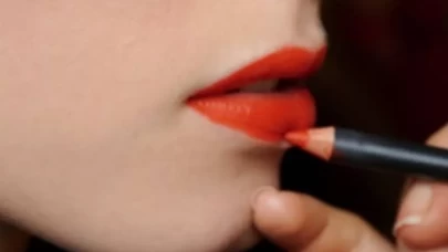 Kırmızı ruja hangi renk dudak kalemi kullanılır?