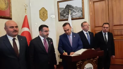 Bakan Kacır, Kars Valiliği'ni ziyaret etti