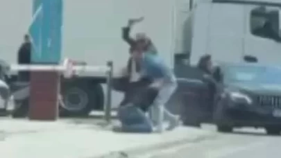 İzmir’de trafikte satırlı kavga