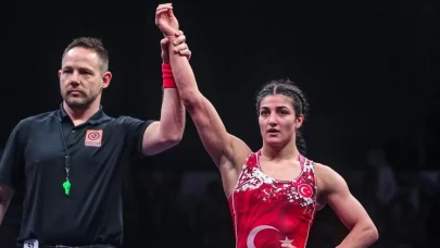 Elvira Kamaloğlu, Avrupa Güreş Şampiyonası’nda gümüş madalya kazandı