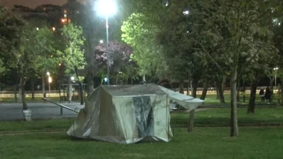 İstanbul’da deprem sonrası 2. gecede de vatandaşlar çadırda kalmaya devam ediyor