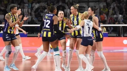 Eczacıbaşı'nı yenen Fenerbahçe, Kupa Voley'de şampiyon oldu