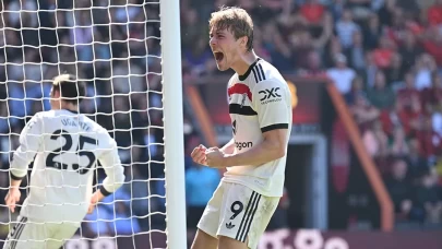 Manchester United, mağlubiyetten son dakikada kurtuldu