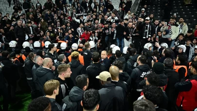Beşiktaşlı taraftarlardan teknik heyet ve futbolculara tepki