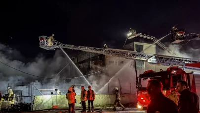 Pendik'te palet fabrikasında çıkan yangın söndürüldü