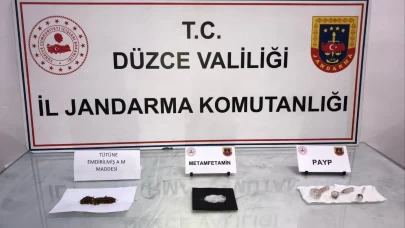 Uyuşturucuyu elleriyle jandarmaya teslim etti