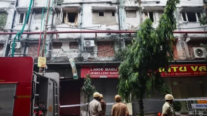 Hindistan'da otel yangını: 15 ölü