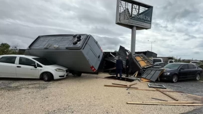 Antalya'yı hortum vurdu