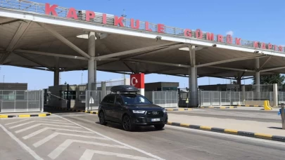 Edirne'deki sınır kapılarında bayram hareketliliği! 404 binden fazla yolcu geçti