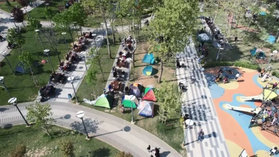 Aileler 3 gündür araç ve çadırlarda yaşıyor