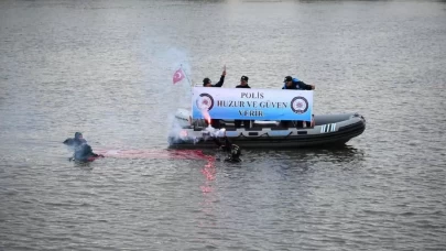 Edirne’de dalgıç polislerden Meriç Nehri’nde özel gösteri