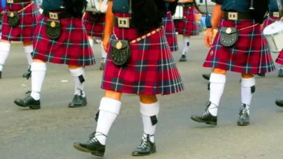 İskoç Erkeklerinin Kilt Giymesi: Kültürel Bir Sembol ve Tarihî Direniş