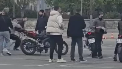 Ehliyet kursunda öğrenci-öğretmen kavgası kamerada