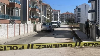 Tartıştığı eşini tabancayla öldürüp, intihara kalkıştı