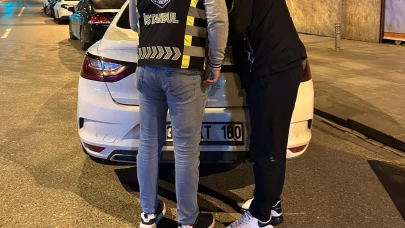 Kadıköy'de otomobilin camından sarkan sürücüye 12 bin 97 TL para cezası uygulandı