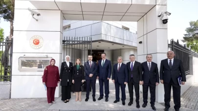 Milli Eğitim Bakanı Tekin, Türkmenistan'da Türkiye'nin Aşkabat Büyükelçiliğini ziyaret etti