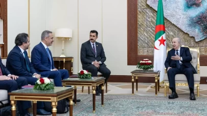 Bakan Fidan, Cezayir Cumhurbaşkanı Tebbun ile görüştü