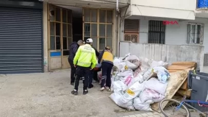 4 metreden moloz çuvallarının üzerine düşen Ayşe, yaralandı