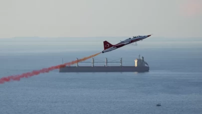 Türk Yıldızları, İskenderun semalarında gösteri uçuşu yaptı