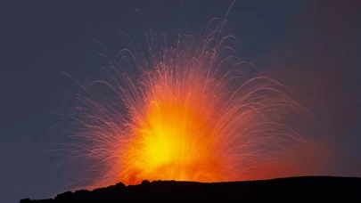 Etna Yanardağı kül ve lav püskürttü! Kırmızı kodlu uyarı yayınladı